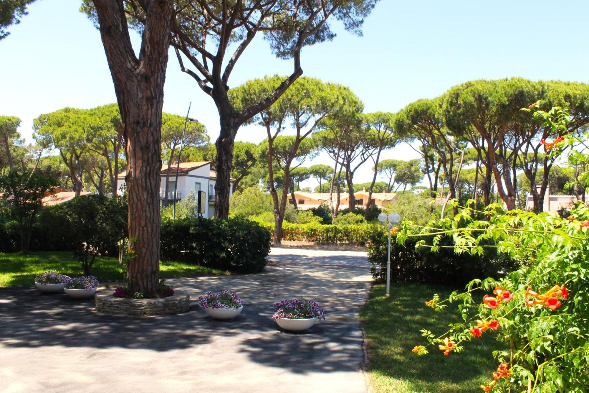 Residence Delle Nazioni Principina a Mare Exterior photo